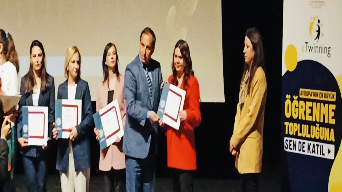 Tekirdağ İl Milli Eğitim Müdürlüğü eTwinning projeleri ödül törenine katıldık ve kalite etiketlerimizi aldık.
